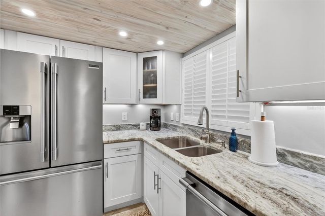 633 ALHAMBRA ROAD 205, Venice, FL 34285