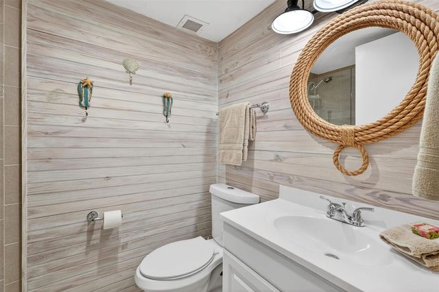 633 ALHAMBRA ROAD 205, Venice, FL 34285