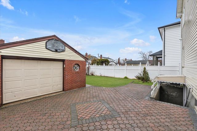 203 Pershing Parkway, Mineola, NY 11501