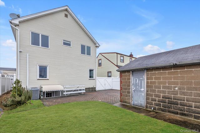 203 Pershing Parkway, Mineola, NY 11501