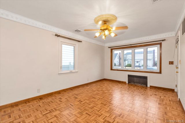 203 Pershing Parkway, Mineola, NY 11501