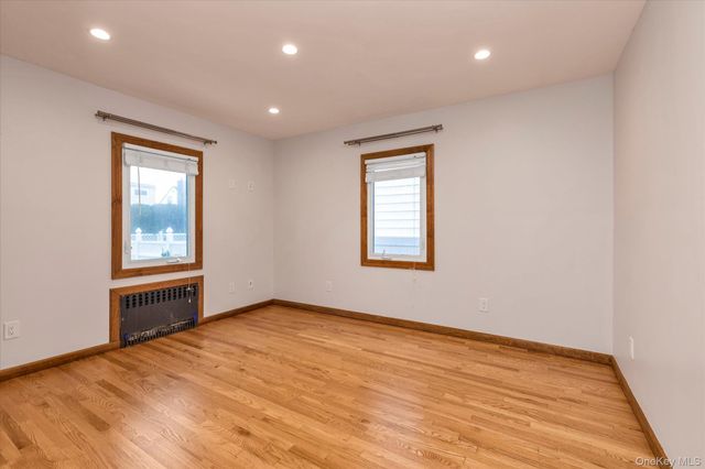 203 Pershing Parkway, Mineola, NY 11501