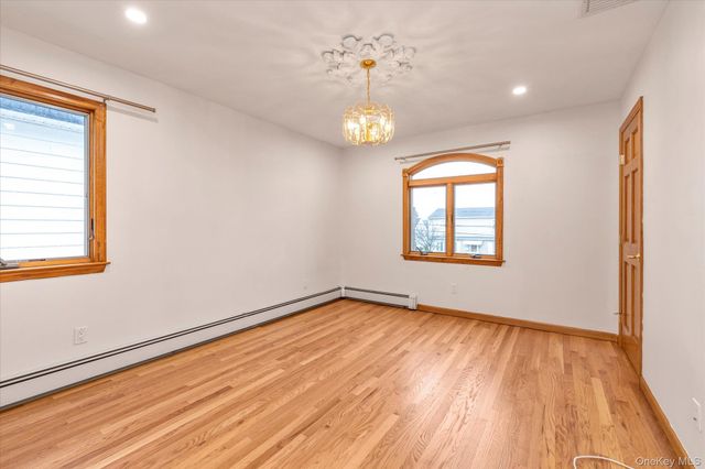 203 Pershing Parkway, Mineola, NY 11501