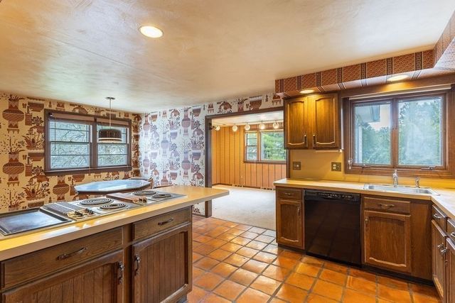 15 Casey, Canton, MA 02021