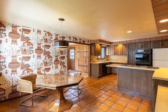 15 Casey, Canton, MA 02021