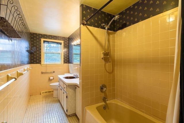 15 Casey, Canton, MA 02021