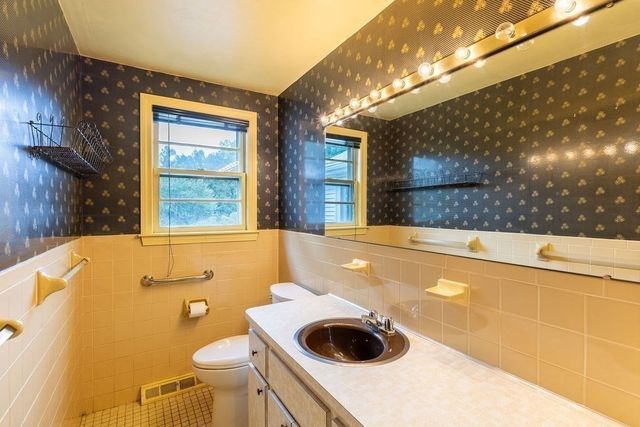 15 Casey, Canton, MA 02021