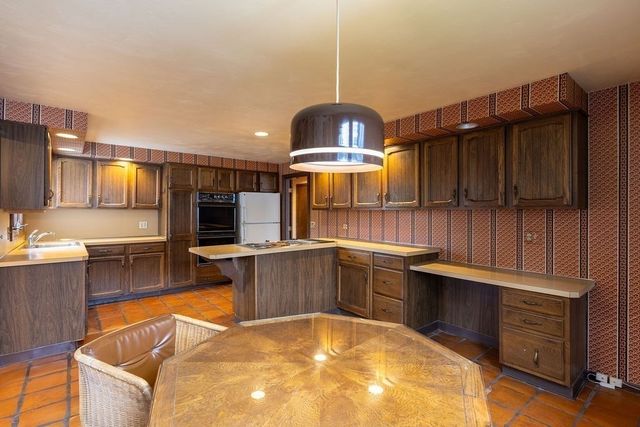 15 Casey, Canton, MA 02021