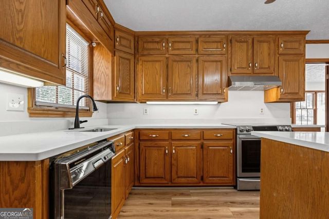 4393 Hale Place SW, Lilburn, GA 30047