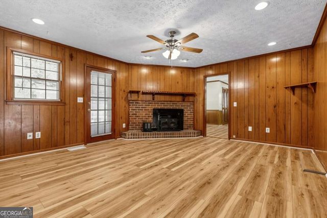 4393 Hale Place SW, Lilburn, GA 30047