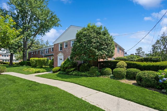 84 Putnam Park, Greenwich, CT 06830