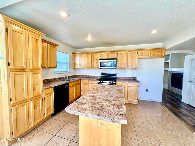 436 Oakhurst Lane, Horizon City, TX 79928