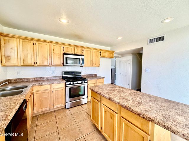 436 Oakhurst Lane, Horizon City, TX 79928