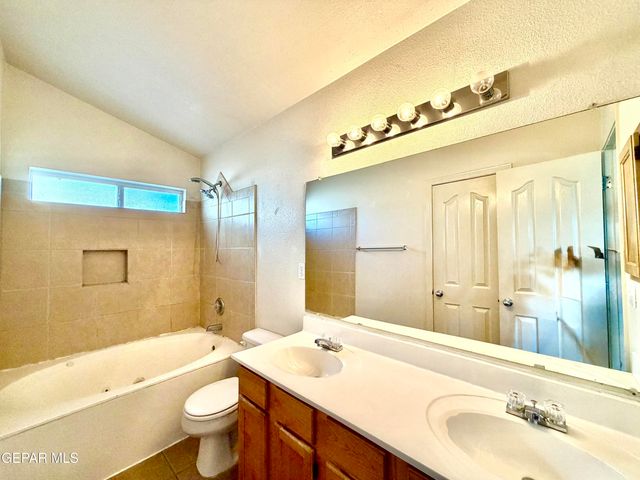 436 Oakhurst Lane, Horizon City, TX 79928