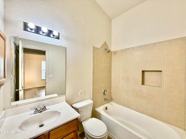 436 Oakhurst Lane, Horizon City, TX 79928