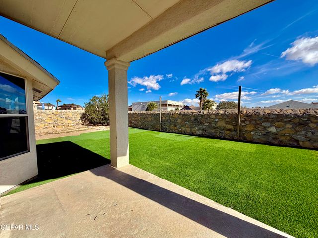 436 Oakhurst Lane, Horizon City, TX 79928