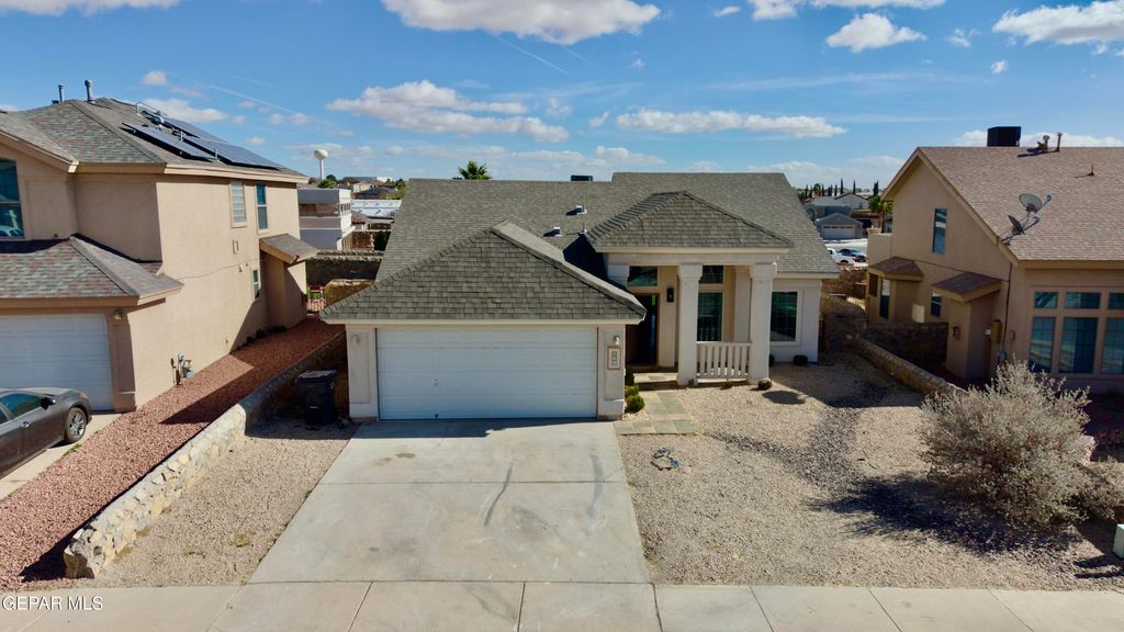 436 Oakhurst Lane, Horizon City, TX 79928