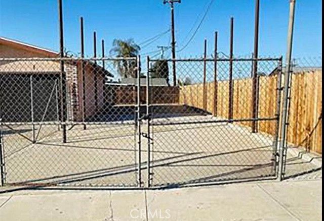 714 El Toro, Bakersfield, CA 93304