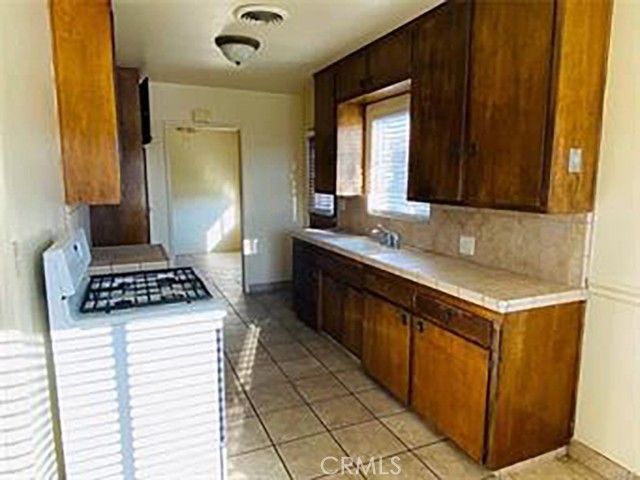 714 El Toro, Bakersfield, CA 93304