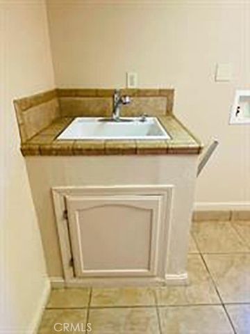 714 El Toro, Bakersfield, CA 93304