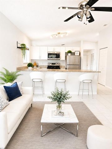 405 Kelly Lane, Weston, FL 33326