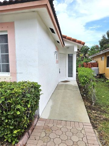 405 Kelly Lane, Weston, FL 33326