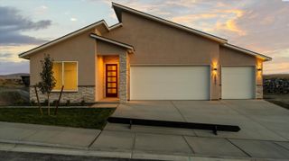 6677 W 27th Ave, Kennewick, WA 99338