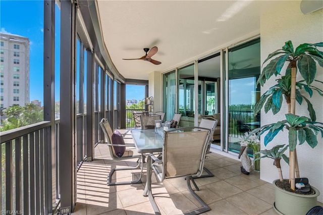 425 Cove Tower DR 504, Naples, FL 34110