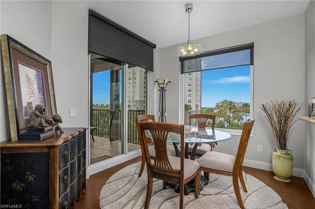 425 Cove Tower DR 504, Naples, FL 34110