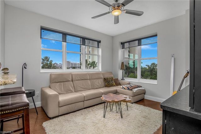 425 Cove Tower DR 504, Naples, FL 34110