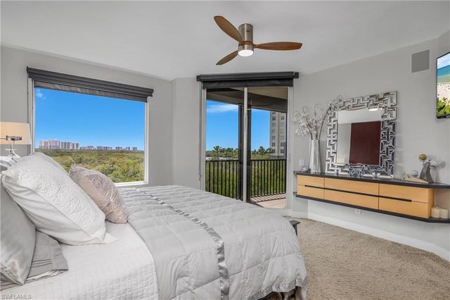 425 Cove Tower DR 504, Naples, FL 34110