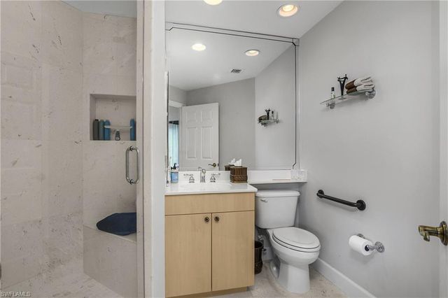 425 Cove Tower DR 504, Naples, FL 34110