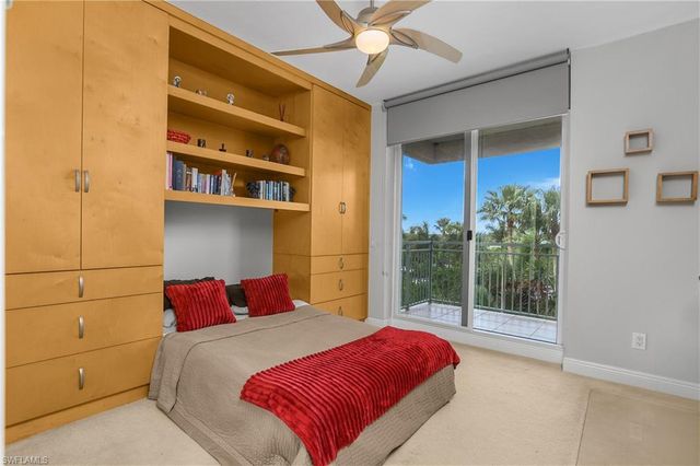 425 Cove Tower DR 504, Naples, FL 34110