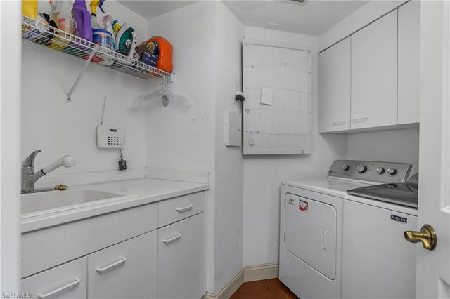 425 Cove Tower DR 504, Naples, FL 34110