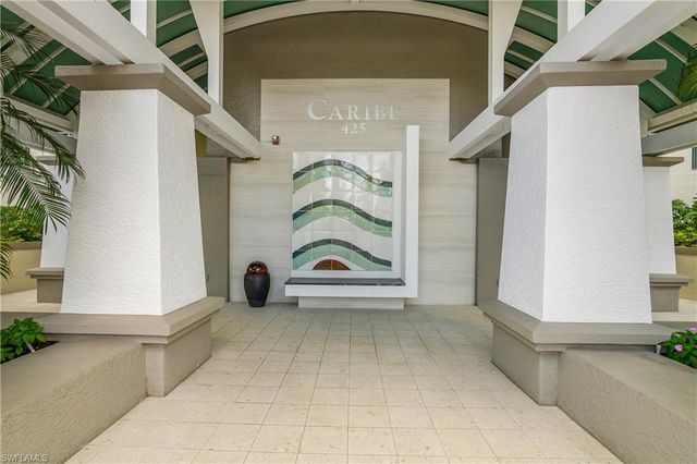 425 Cove Tower DR 504, Naples, FL 34110