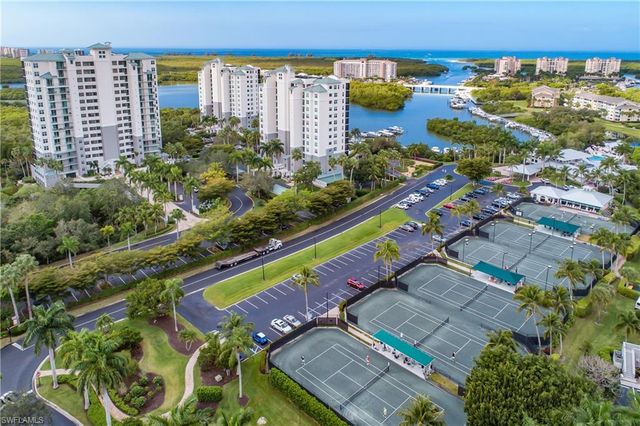 425 Cove Tower DR 504, Naples, FL 34110