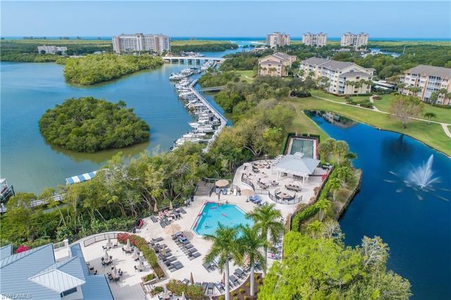 425 Cove Tower DR 504, Naples, FL 34110