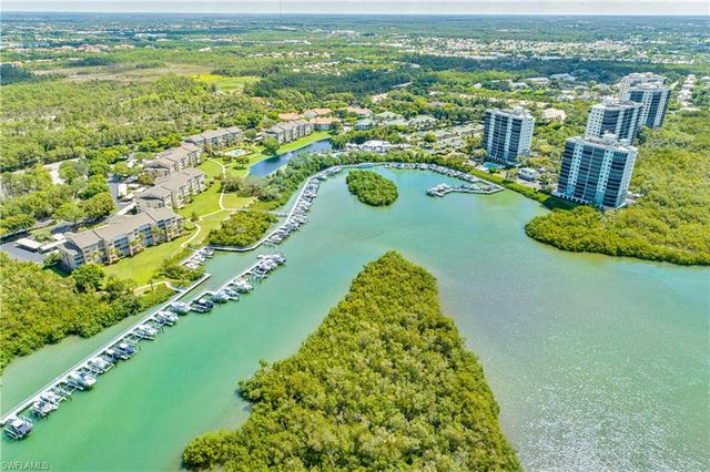425 Cove Tower DR 504, Naples, FL 34110