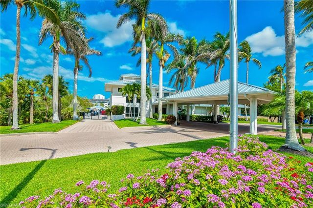 425 Cove Tower DR 504, Naples, FL 34110