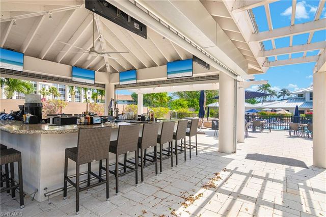 425 Cove Tower DR 504, Naples, FL 34110