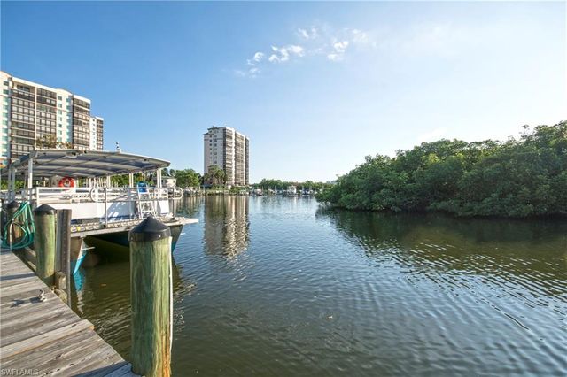 425 Cove Tower DR 504, Naples, FL 34110