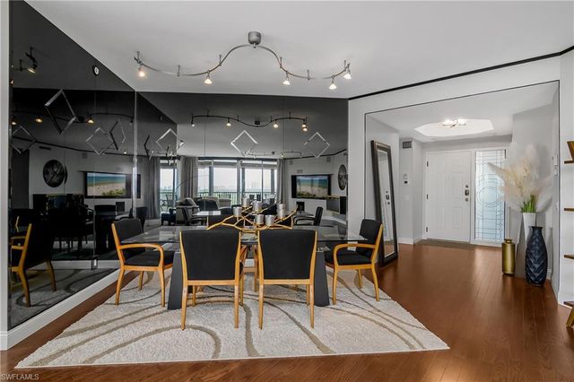 425 Cove Tower DR 504, Naples, FL 34110