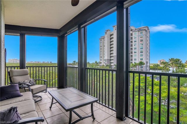 425 Cove Tower DR 504, Naples, FL 34110