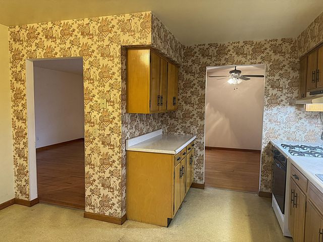 11108 N 550 E, Demotte, IN 46310