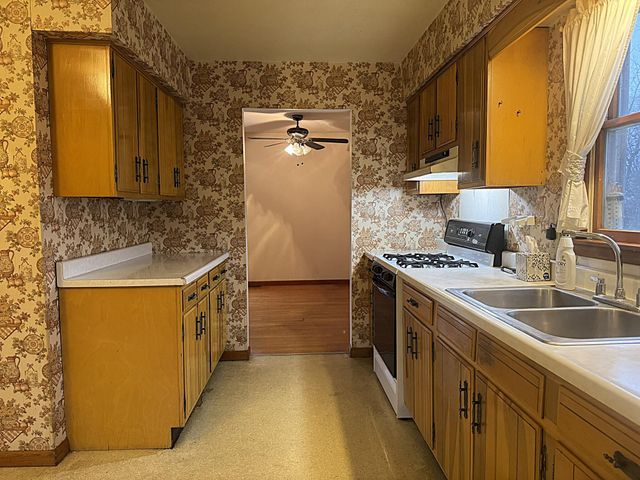 11108 N 550 E, Demotte, IN 46310