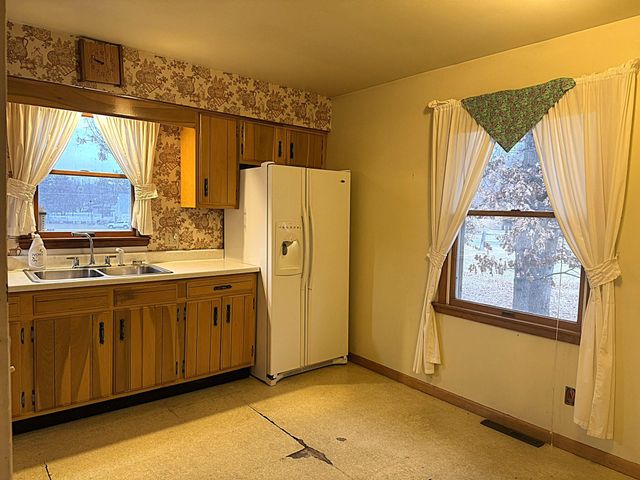 11108 N 550 E, Demotte, IN 46310