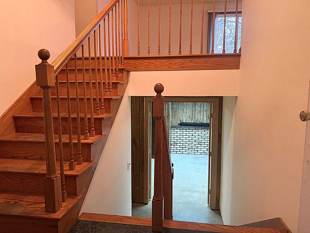 11108 N 550 E, Demotte, IN 46310