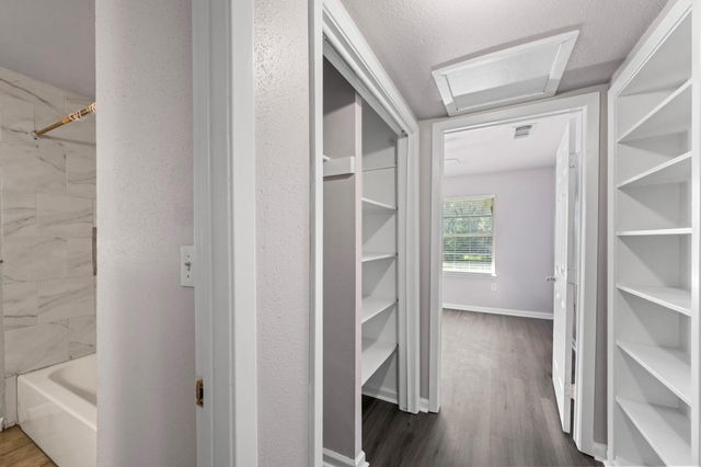 6138 Kenilwood Drive, Houston, TX 77033