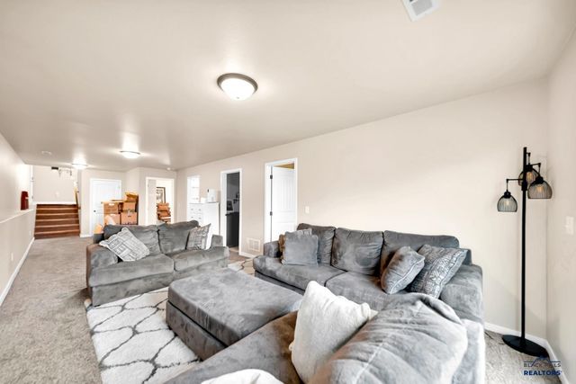 648 LIBERTY PARK DR, Box Elder, SD 57701