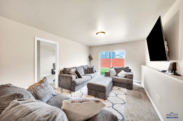 648 LIBERTY PARK DR, Box Elder, SD 57701